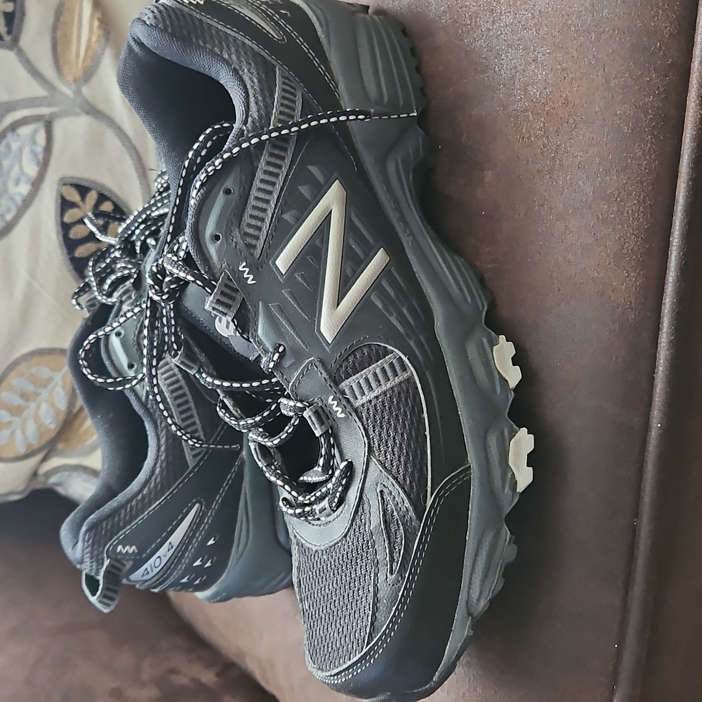 New Balance Men’s 410 Black Size 10 - Picture 2 of 5